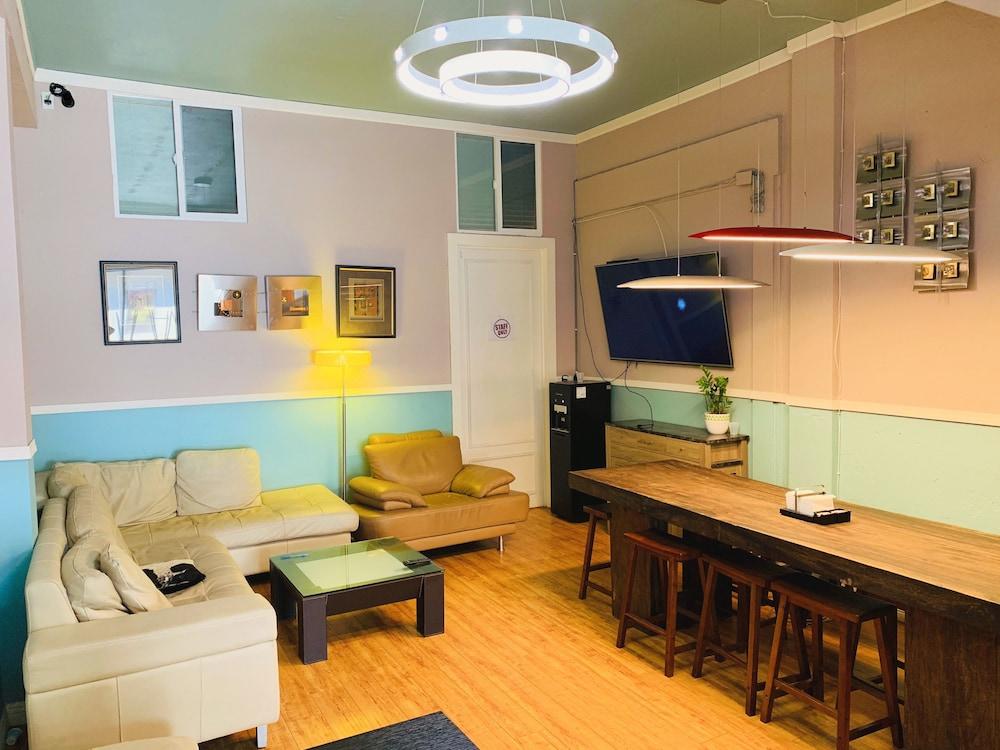 Hostel Melrose