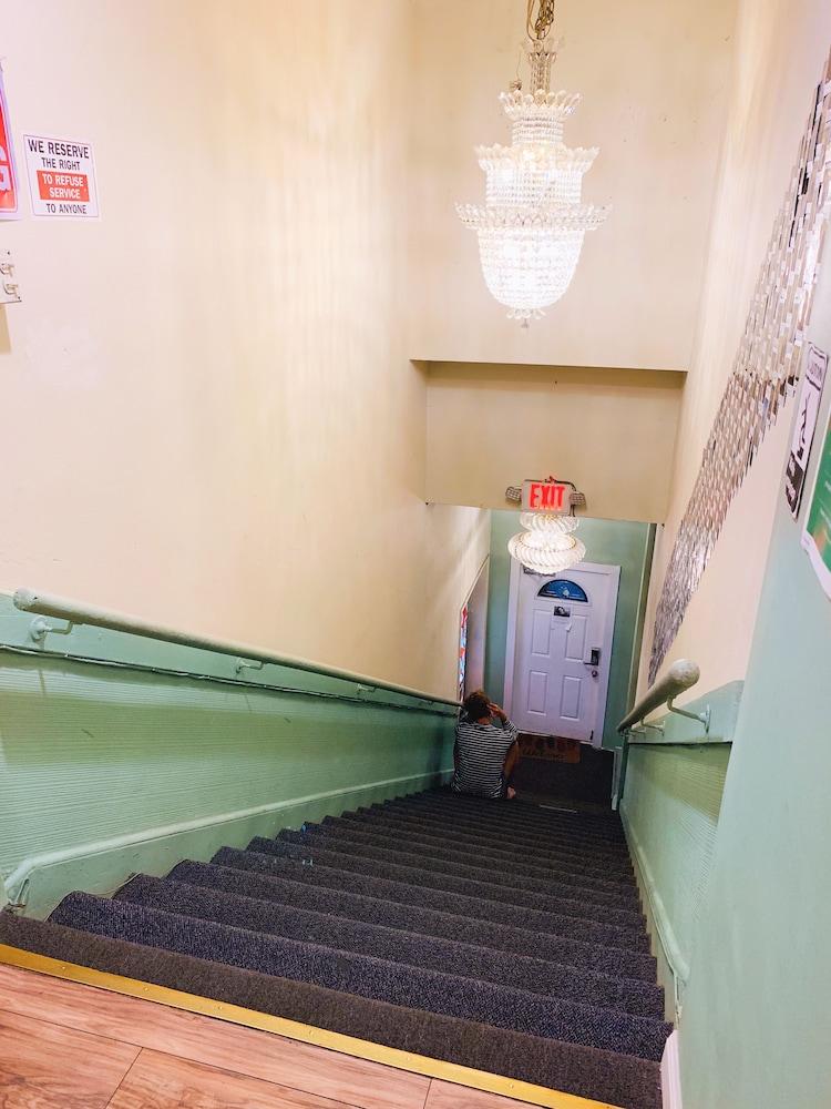 Melrose (adults Only) Hostel
